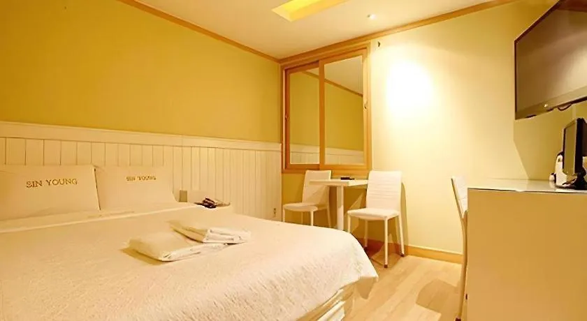 Sinyoung Motel